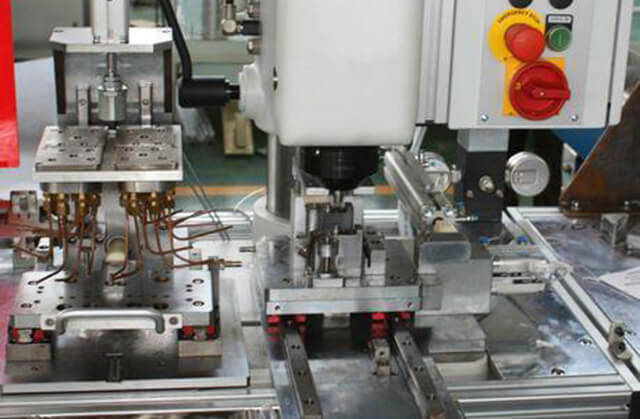 汽車門鎖自動化生產線