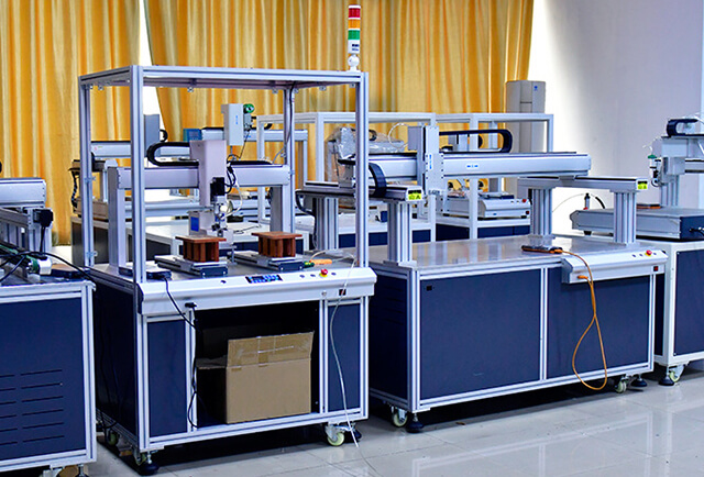 非標(biāo)自動化點(diǎn)膠機(jī)定制廠家