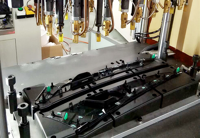 汽車門板熱鉚機