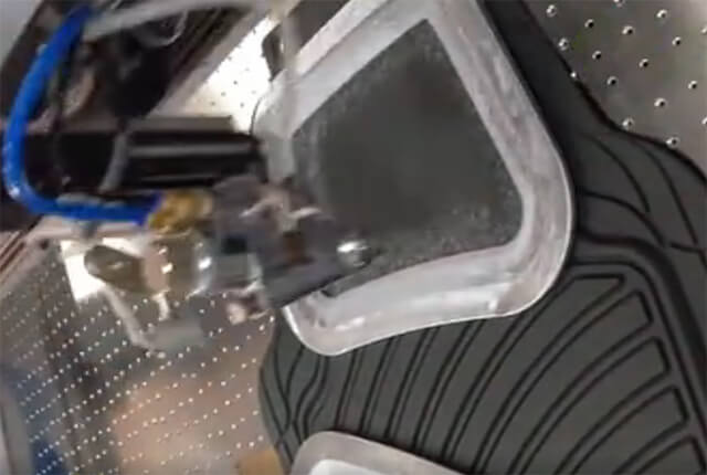 汽車內(nèi)飾噴膠機