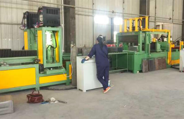 油箱生產(chǎn)設(shè)備