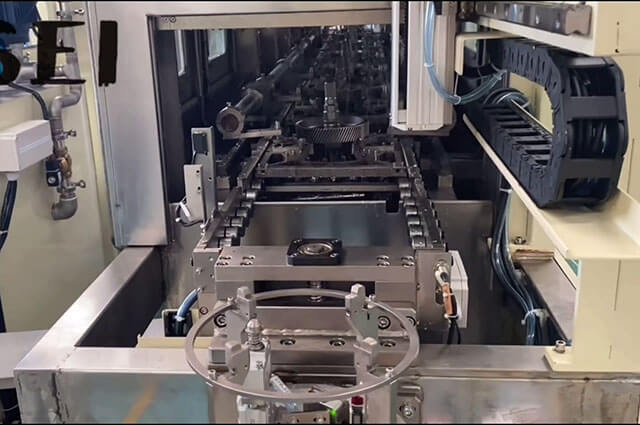 汽車零部件噴淋清洗機(jī)