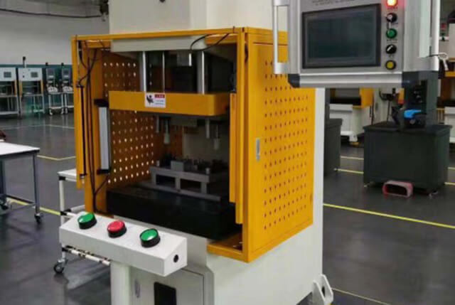 汽車大梁鉚接設備