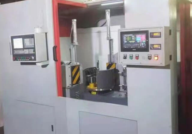 制動蹄片鉚接機