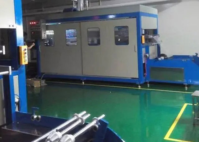 汽車后備箱蓋板成型機(jī)