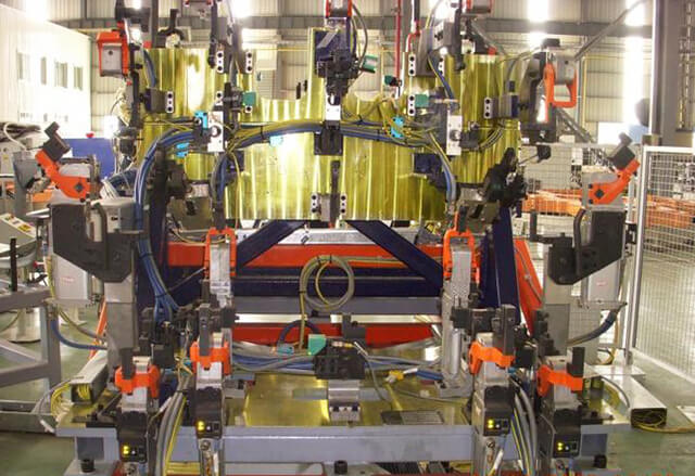 汽車(chē)車(chē)門(mén)包邊機(jī)