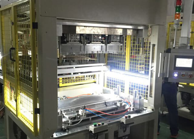 汽車門板扶手自動包覆設(shè)備