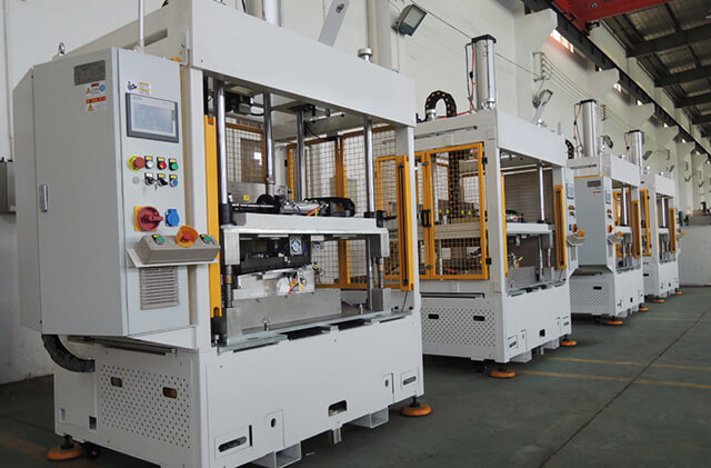 汽車扶手包覆設(shè)備