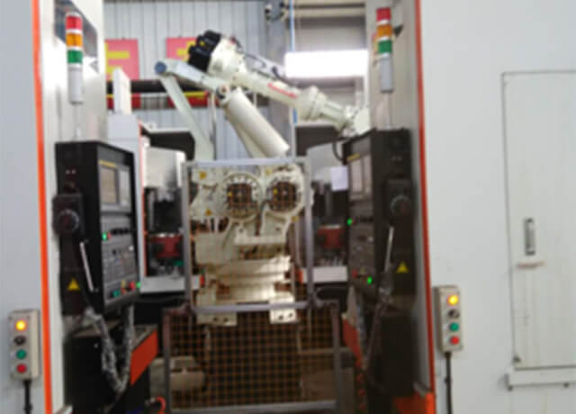 汽車制動鼓上下料機(jī)器人