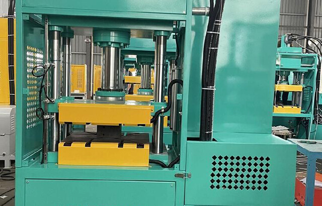 汽車內(nèi)飾件成型機(jī)