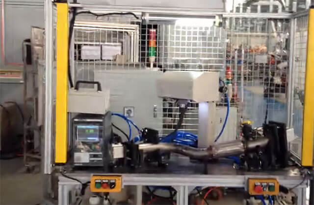 汽車排氣管焊接機(jī)器人工作站